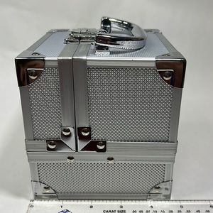 Mini makeup travel case